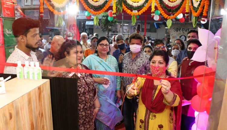 Pune's well-known 'Shaukin' in the service of Mumbaikars in Dadar!