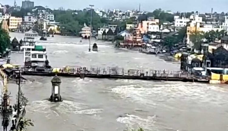 Discharge of 15,000 cusecs of water from Gangapur dam: Big flood will come to Godavari