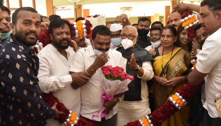 Congratulations from Chhagan Bhujbal to State Officer Dilip Khaire