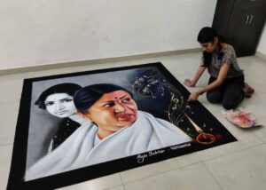 Nashik - A unique tribute to Latadidi through Rangoli