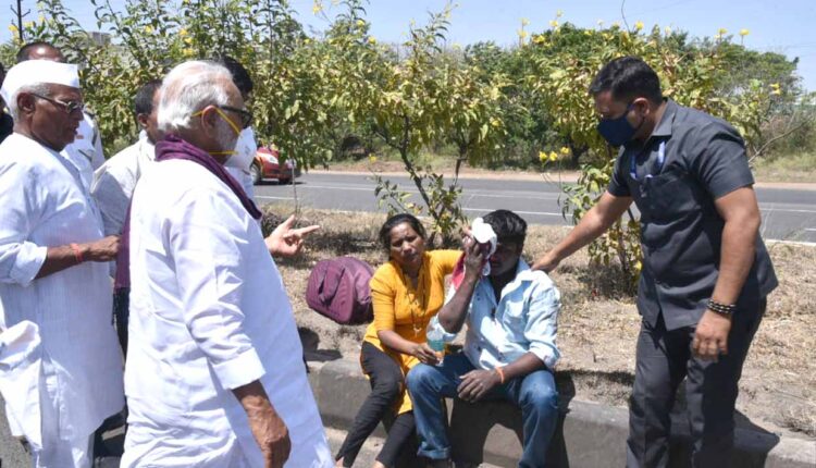 Minister Chhagan Bhujbal rushed to the aid of accident victims