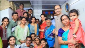 Chief Minister Uddhav Thackeray met senior Shiv Sainik Chandrabhaga Aji with his family