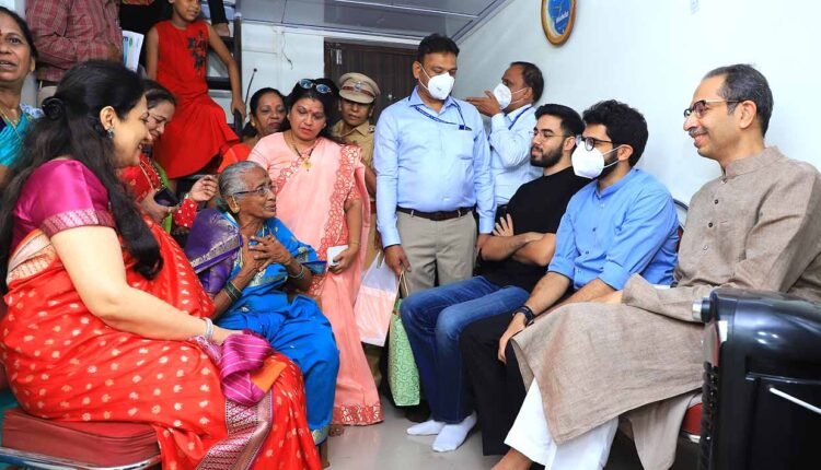 Chief Minister Uddhav Thackeray met senior Shiv Sainik Chandrabhaga Aji with his family