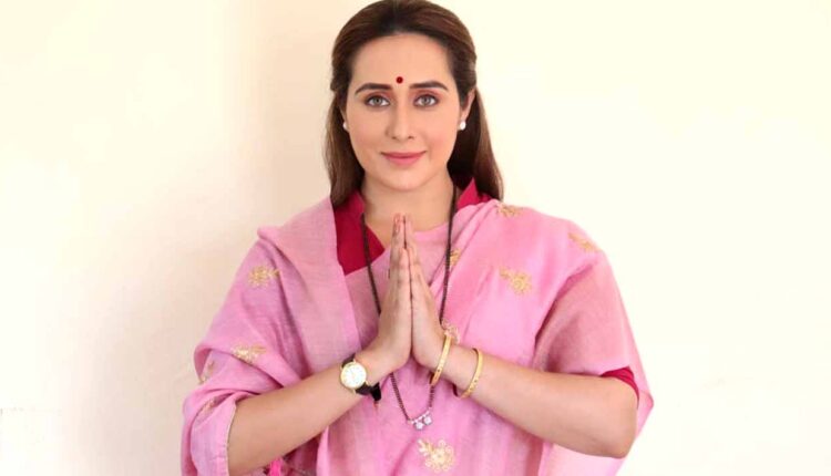 In this series Devmanus, 'this' actress is playing the role of MLA