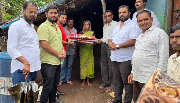 Nashik : Help from MNS to Alangun flood victims