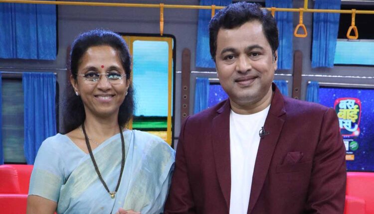 Zee Marathi Supriya Sule on the stage of Bus Bai Bus