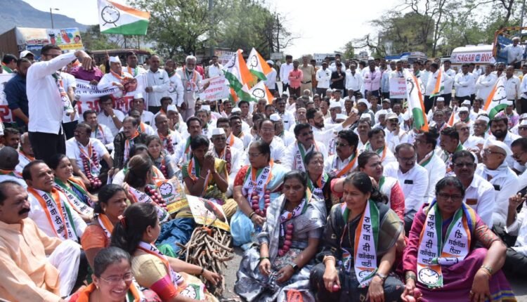 Block the road to Chandwad of the Nationalist Congress Party led by Sameer Bhujbal