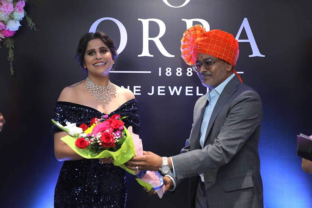 Actress Sai Tamhankar inaugurated the first Orra jewelery store in Nashik