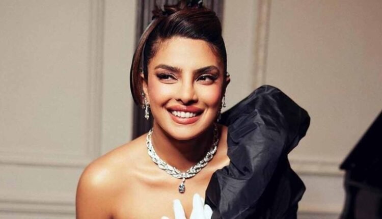 Priyanka Chopra won the hearts of the audience with her eye-catching look!