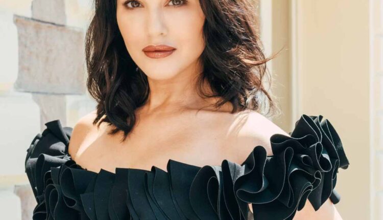 The talk of Sunny Leone's glamorous look at the Cannes Film Festival