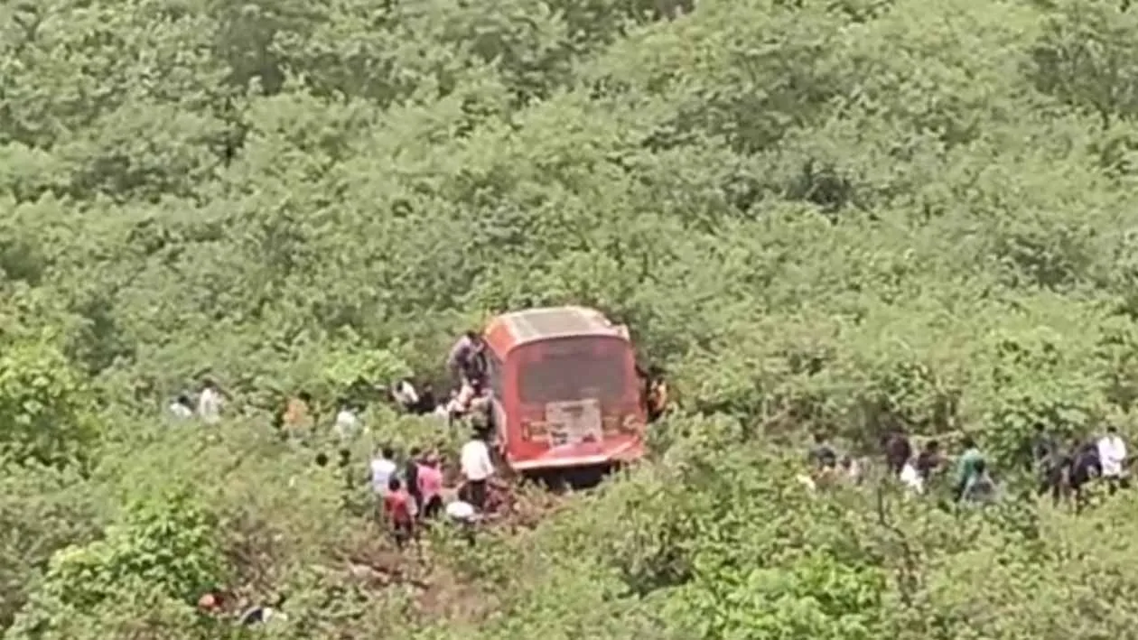 Fatal accident at Saptshringi Gadh Bus fell into the valley