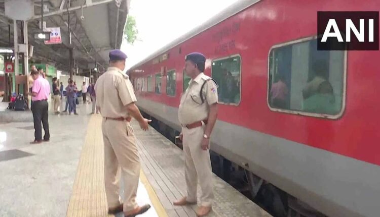 Mumbai-Jaipur Express/Breaking news /Firing in Mumbai-Jaipur Express: 4 killed