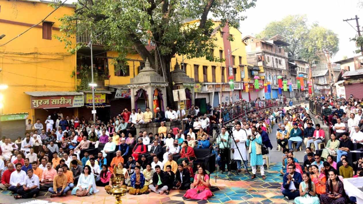 Padwa Pahat by Sanskriti Nashik : Lovers are mesmerized by the singing of Sniti Mishra