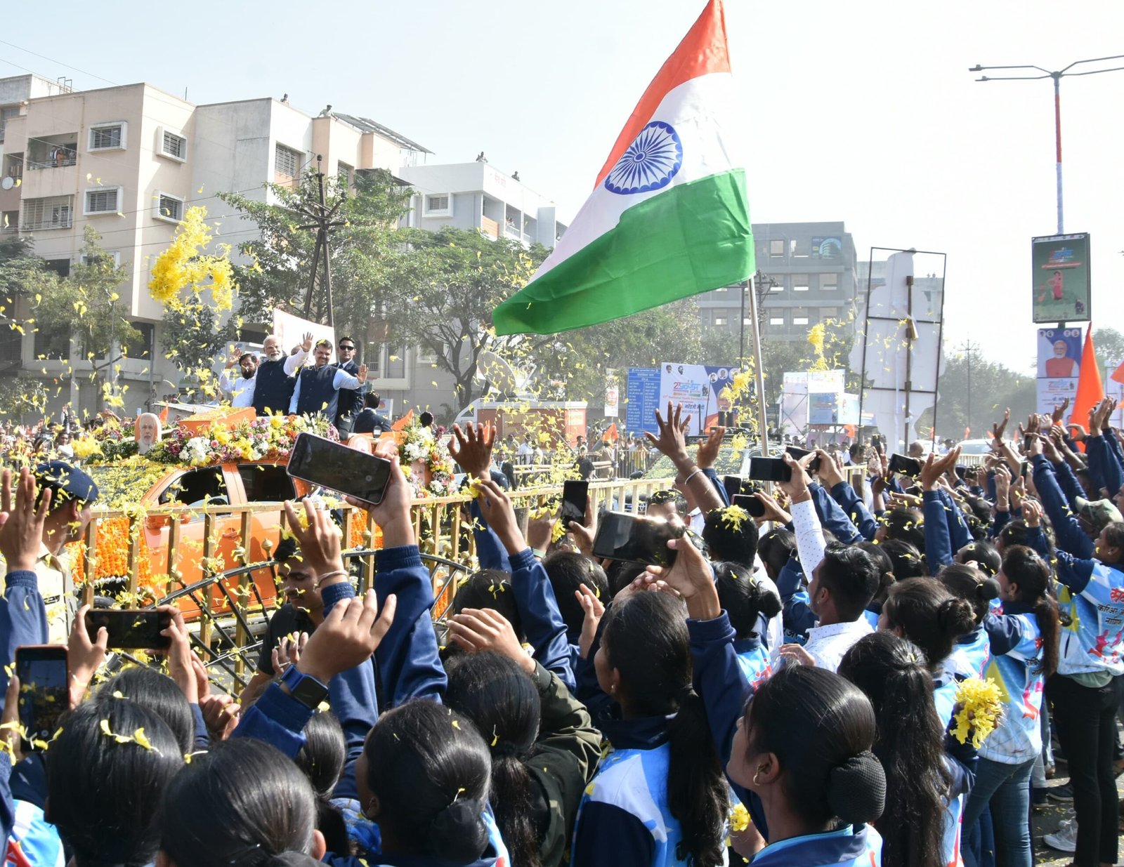 Prime Minister Narendra Modi is showered with love from Nashikkars