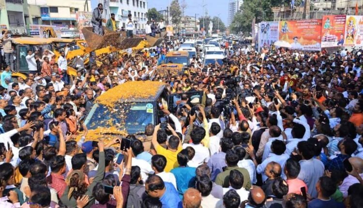 Uddhav Thackeray's arrival in Nashik, warm welcome from activists