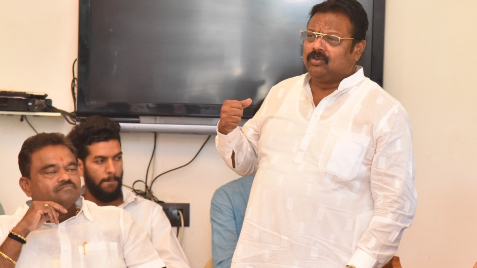 Chhagan Bhujbal should contest the election from Nashik Lok Sabha Constituency