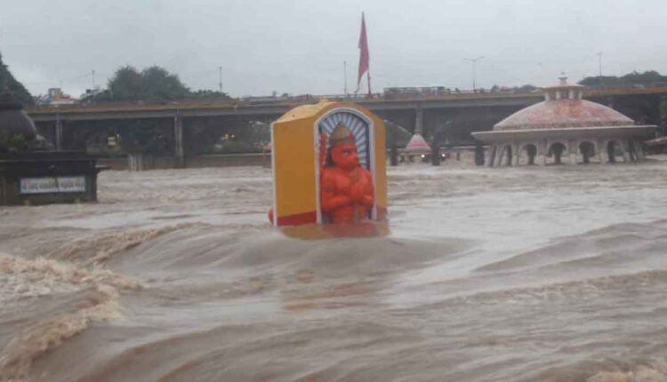 Nashik Rain Update:Godavari, second flood of this season, 8428 cusecs of water released from Gangapur Dam