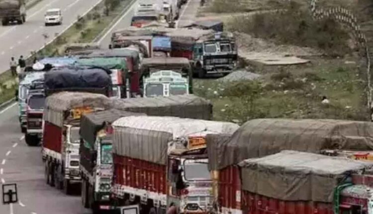 Maharashtra-Gujarat Highway News/If the traffic on the Maharashtra-Gujarat highway is not smooth, we will leave the truck on the spot