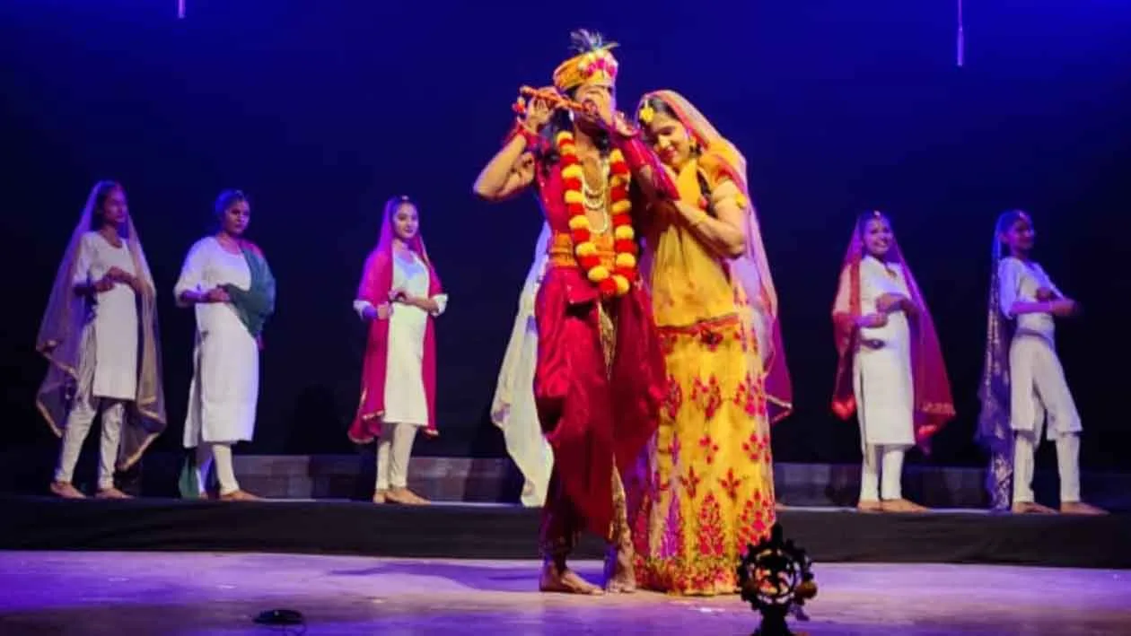 Maharashtra State Drama Competition/ A drama based on ethics and ethics "Antah Asti Vardham:"