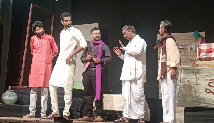 Maharashtra State Drama Competition/"Fuli", a drama that comments on the corrupt political system including the voting process.