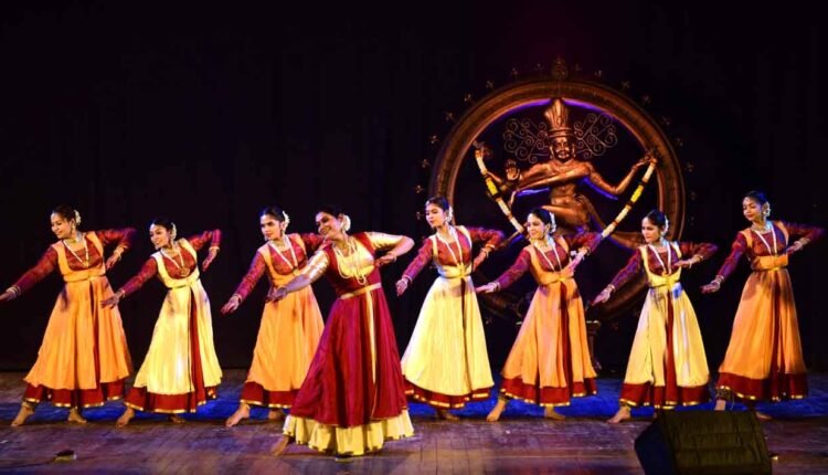 Nashik News/Nartanarang Kathak Nritya Academy organized "Dashak-Nidhaan" program on Friday