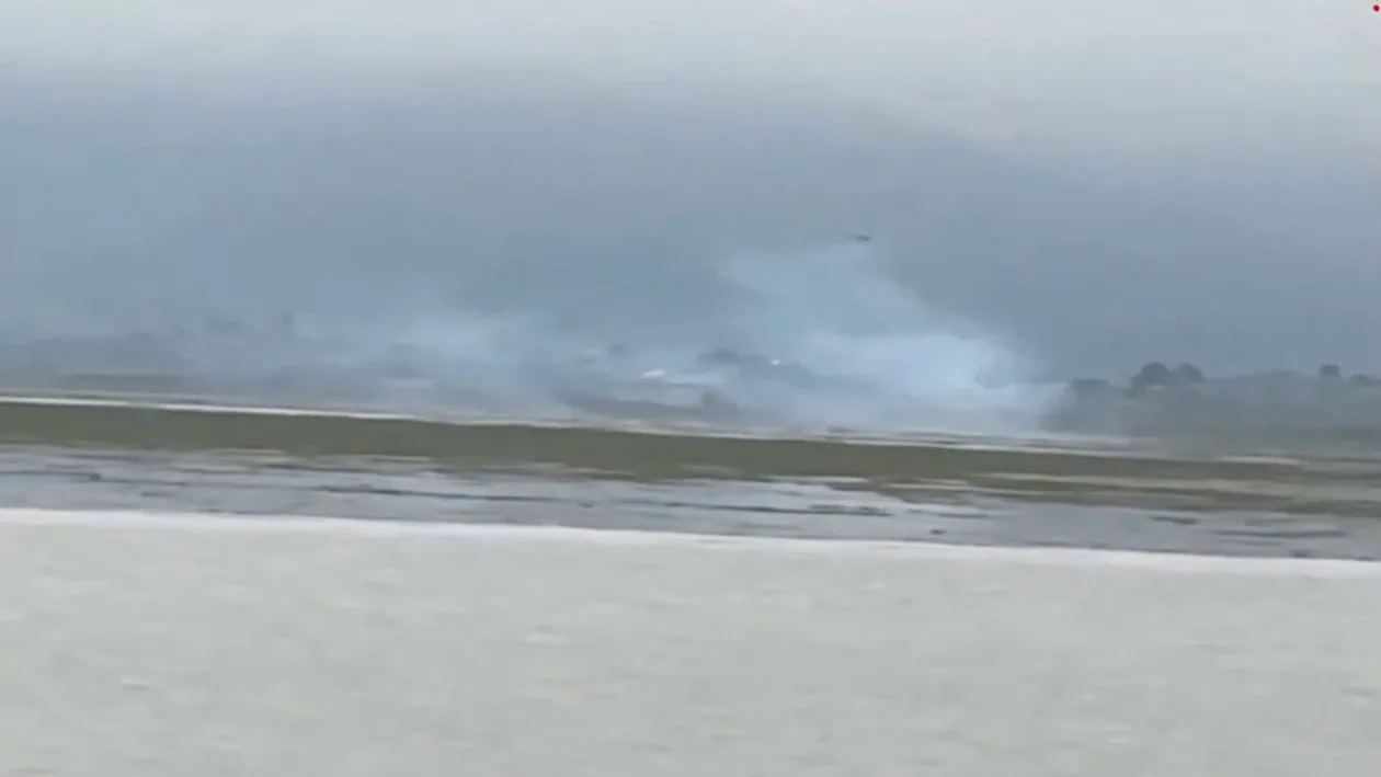 India Pakistan War,Missile-like Object Falls in Dal Lake Srinagar