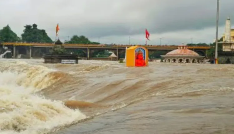 Godavari river in flood condition, discharge increased by 6160 cusecs from Gangapur dam