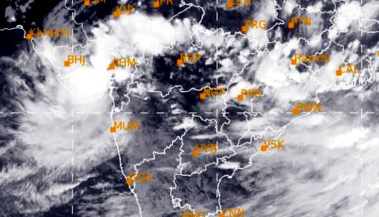 Monsoon Rain Alert Maharashtra,Heavy rains wreak havoc in the state: Red alert for Mumbai-Thane