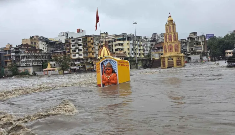 Nashik rain flood update,Rain wreaks havoc in Nashik; 1100 cusecs released from Darna dam and 1000 cusecs from Gangapur dam