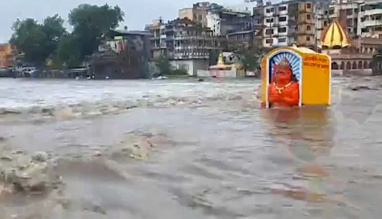 Nashik rain update,Heavy rains in Nashik cause water level of Godavari to rise