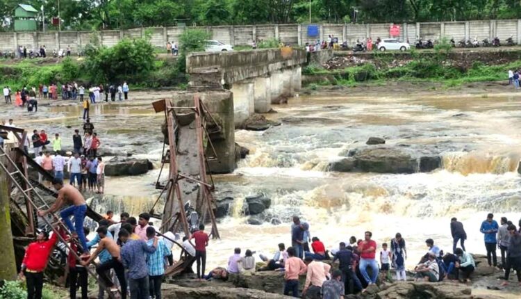 Pune Kundmala Bridge Collapse,Horrific accident in Pune: Old bridge collapses on Indrayani river, 6 dead; 30 tourists swept away