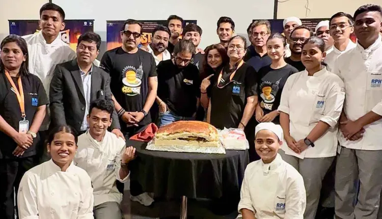 Vada Pav Movie,A grand Vada Pav was made for the 'Vada Pav' team