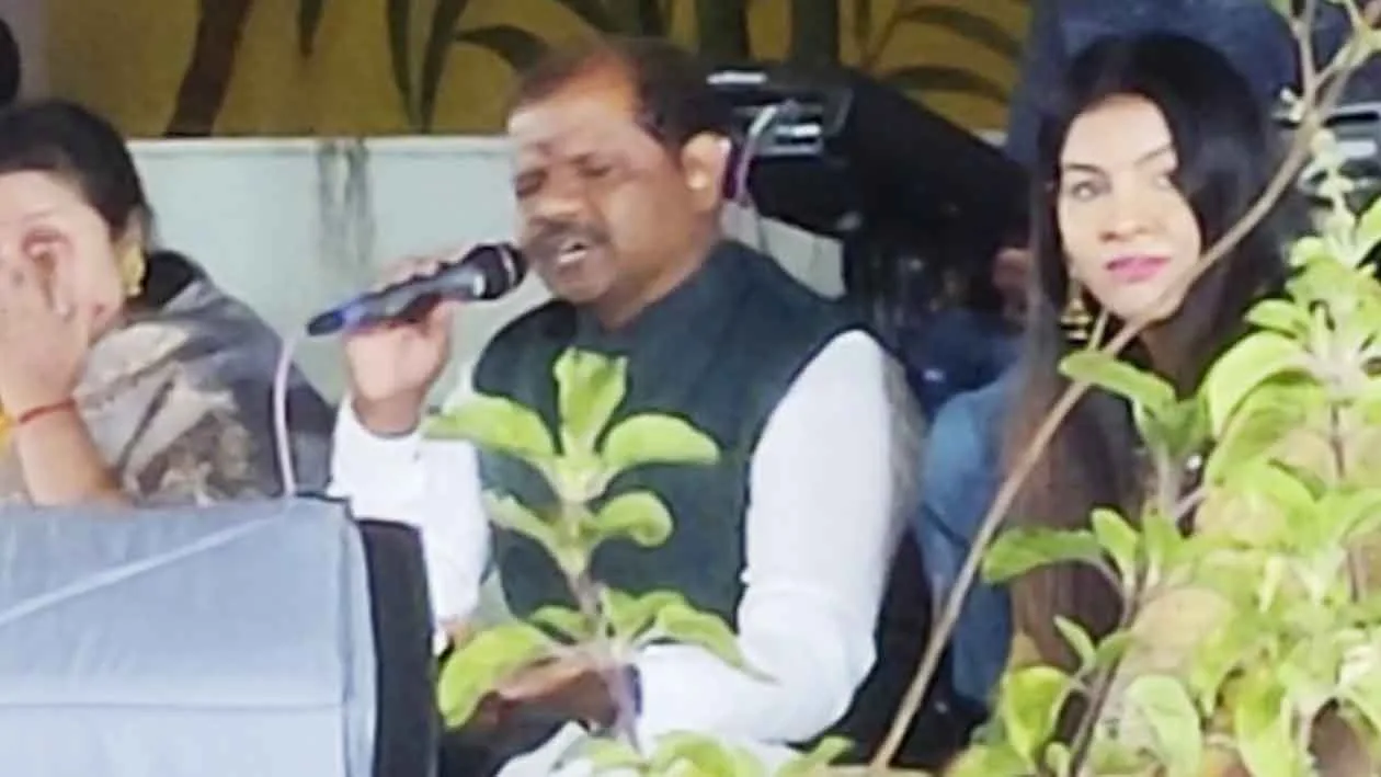 Diwali Cultural Program,'Evening Concert' held in Vinaynagar with melodious tunes on the backdrop of Diwali