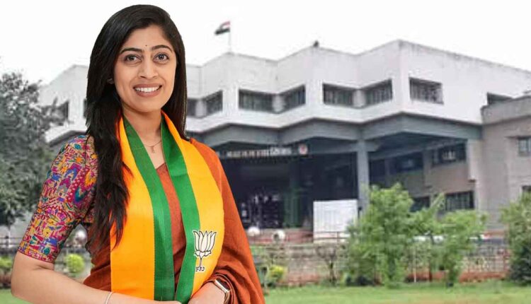 Nashik Municipal Election 2026,Spontaneous response to Nupur Savji in Ward 12 of Nashik