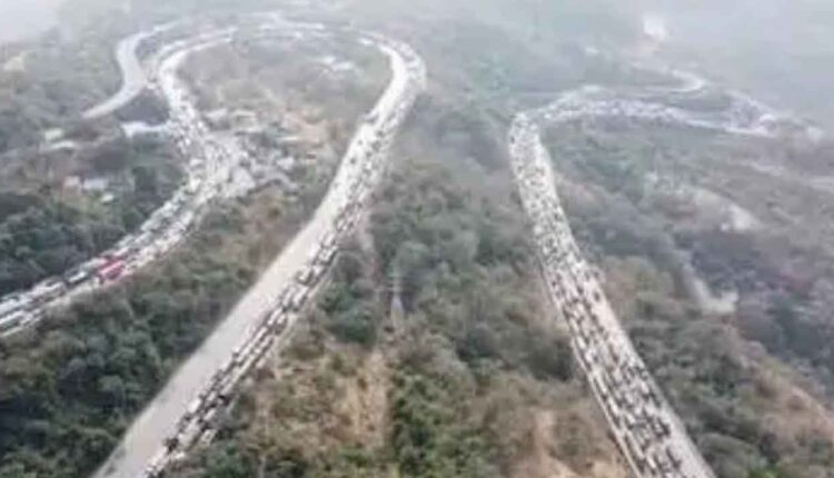 Mumbai Pune Expressway,Traffic on Mumbai-Pune Expressway restored after 32 hours of wait