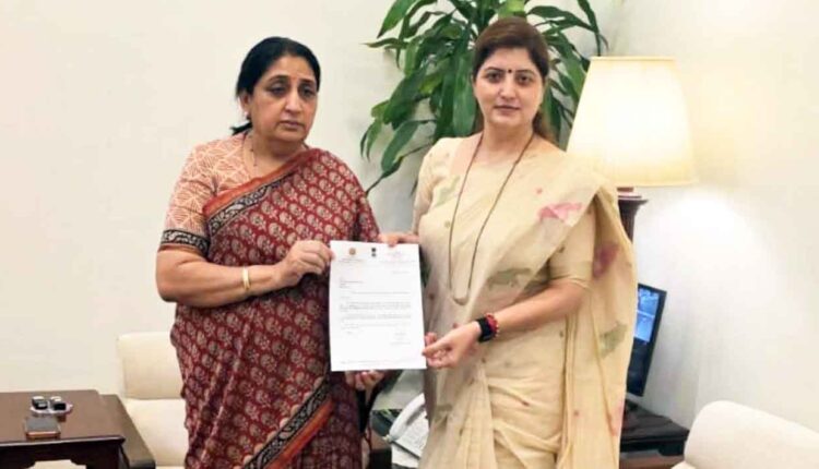 Rupali Chakankar Resignation,"Kharat connection is expensive! Rupali Chakankar resigns"